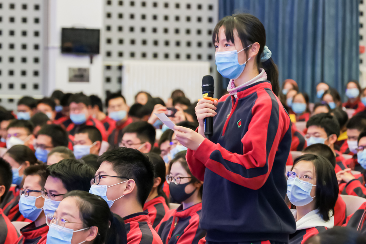 20211105969291.jpg 学生和施一公教授交流.jpg