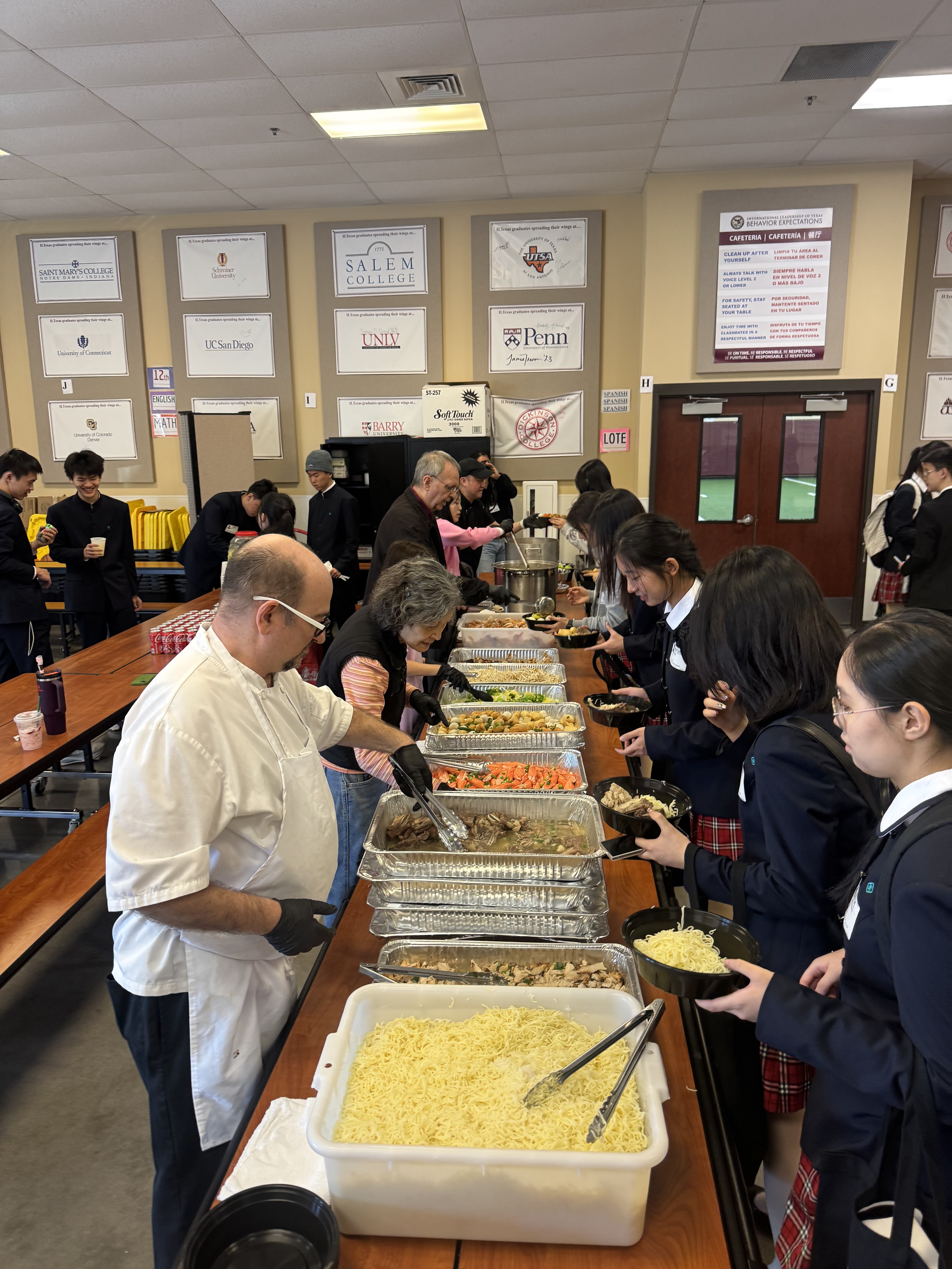 20250225946321.jpg 德州国际学校食堂用餐.jpg